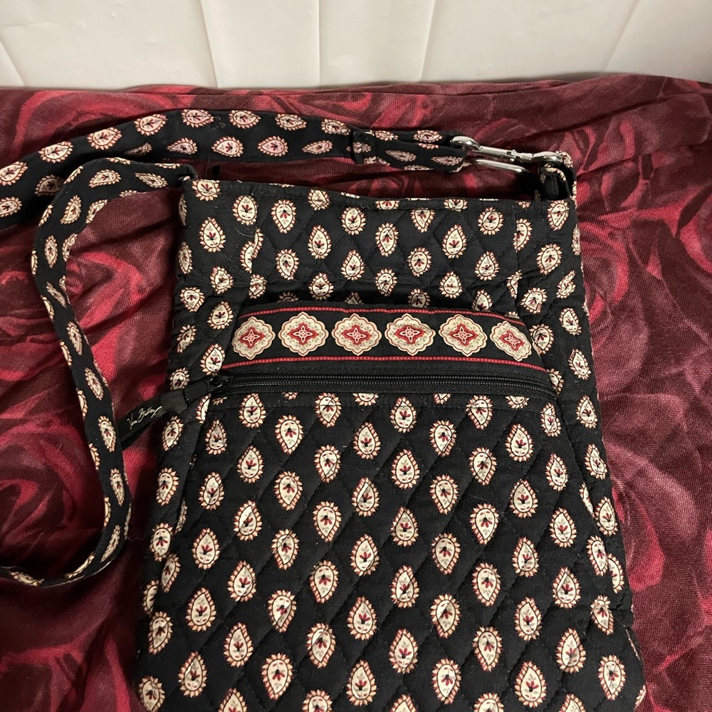 Vera Bradley med size purse - Picture 4 of 10